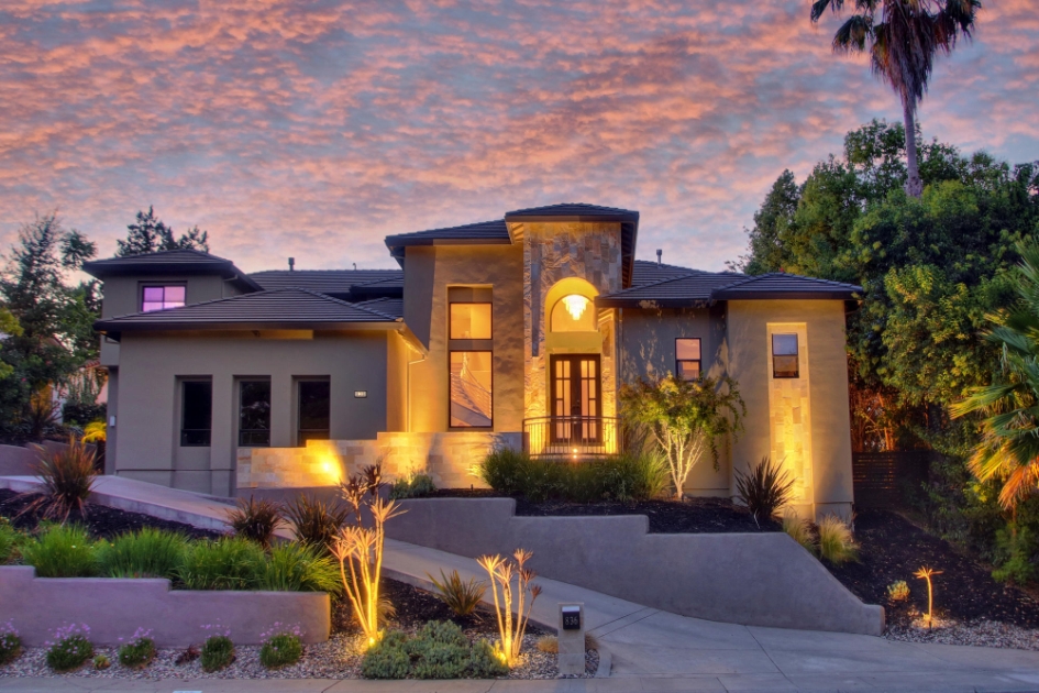 Twilight arrival at Palm Court Residence